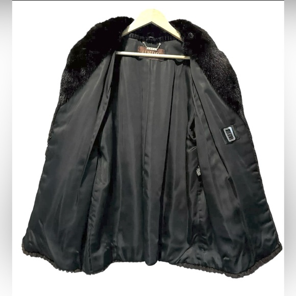 SAGA MINK JINDO Women’s Genuine Fur Jacket with Logo Lining Japan Size Medium - Picture 3 of 9